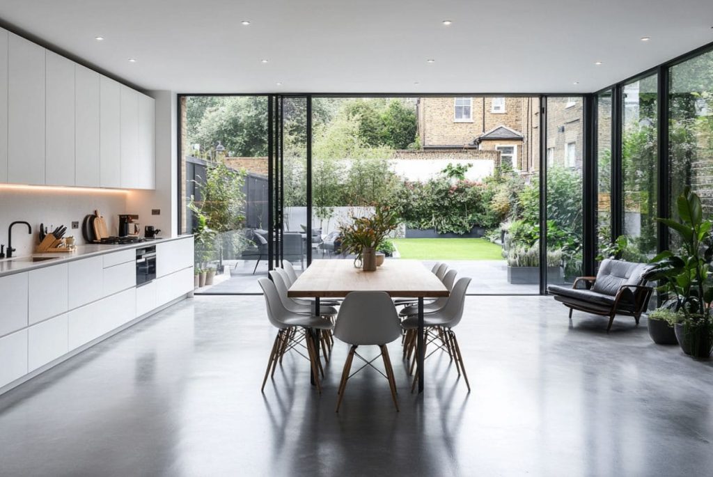 Suelos de hormigón pulido para viviendas: modernos, resistentes y fáciles de mantener. Descubre sus ventajas y cómo cuidarlos.