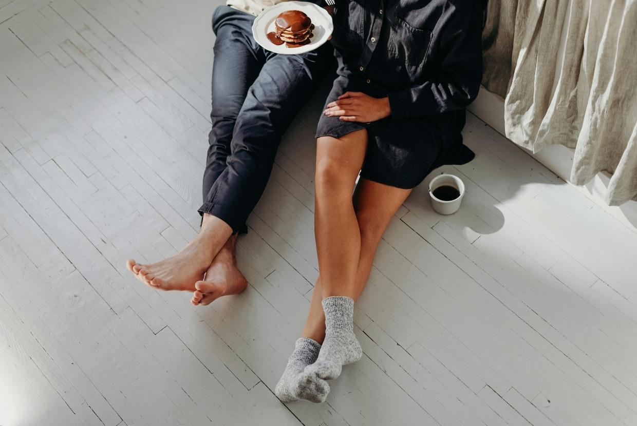 Find out how much it will cost to replace flooring in Spain in 2025. Prices per square meter based on materials, additional costs, and sample quotes.